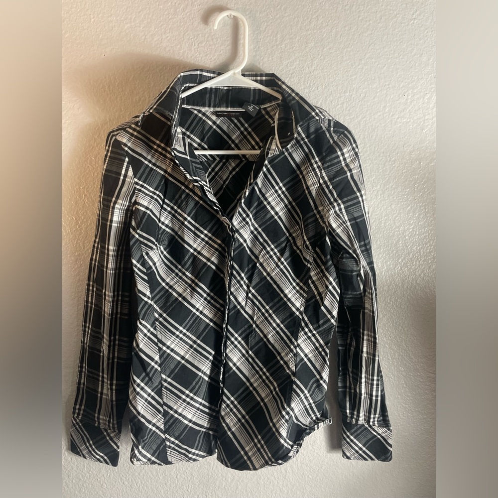 ✨LAST CHANCE ✨New York & Company Black and White Plaid Shirt
